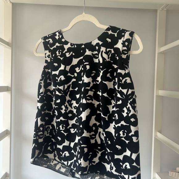 Katherine Barclay Tops - Katherine Barclay Black and White Floral Sleeveless Blouse